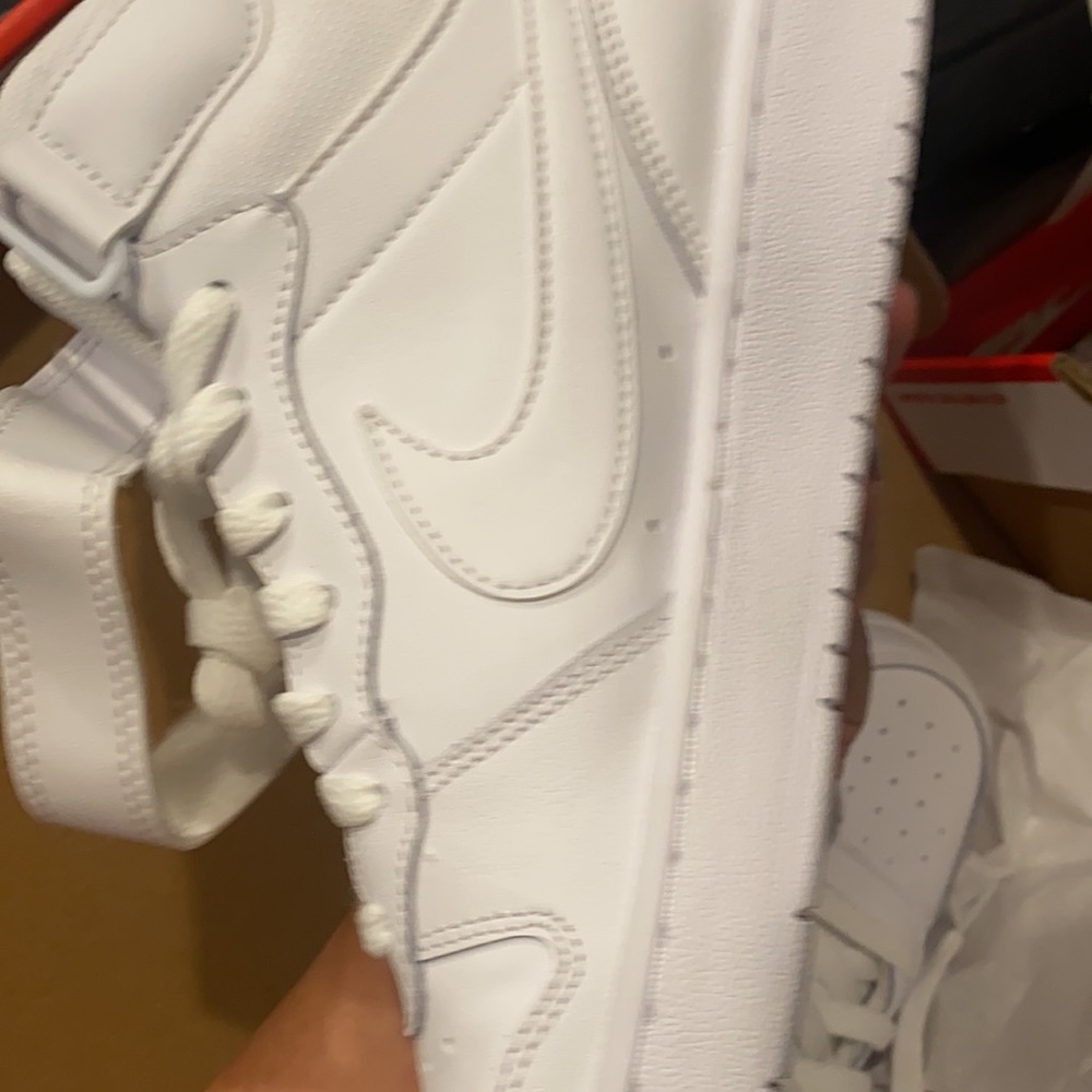 Nikes - Picture 5 of 8